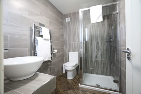 Signature Double Room, Ground Floor | Bathroom | Shower, free toiletries, hair dryer, bathrobes