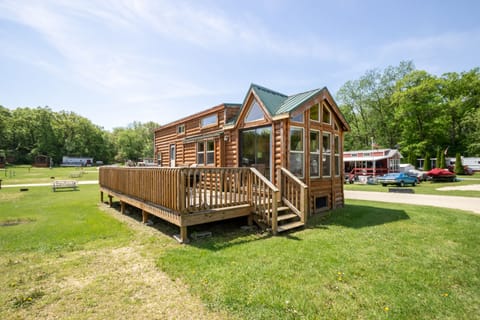 Cottage, 1 Bedroom, Non Smoking, Kitchen | 1 bedroom, bed sheets