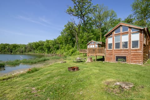 Cottage, 1 Bedroom, Non Smoking, Kitchen (Lakefront , Linens Included) | 1 bedroom, bed sheets