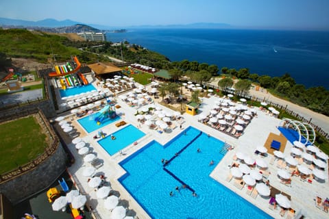 Indoor pool, 3 outdoor pools