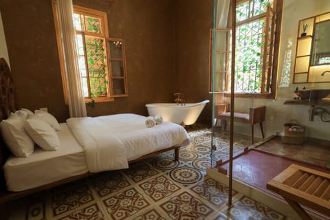 Room 4 L2: Sanabl al qamh | Premium bedding, blackout drapes, iron/ironing board (on request)