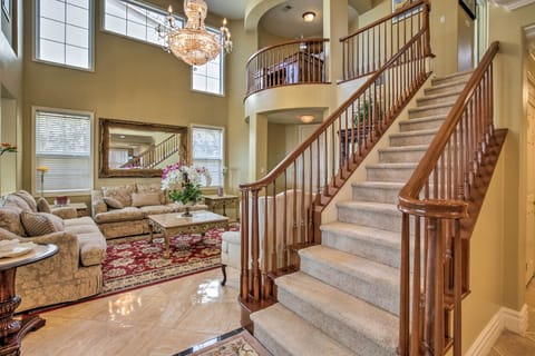 House (5 Bedrooms) | Interior