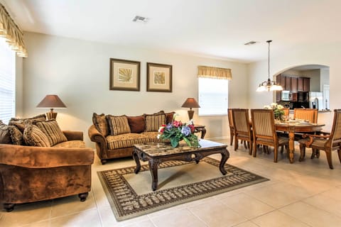 House (6 Bedrooms) | Interior