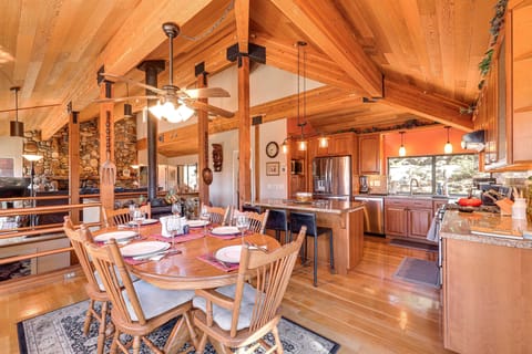 House (4 Bedrooms) | Interior