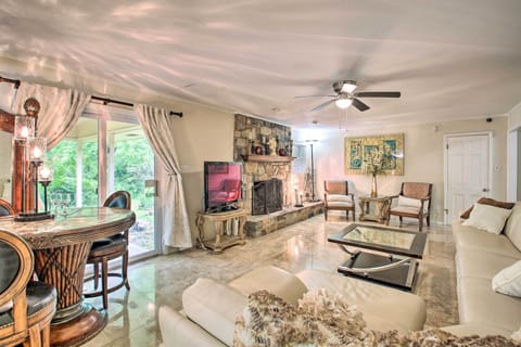 House (4 Bedrooms) | Front of property