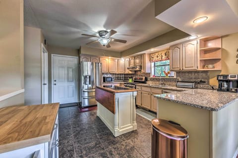 House (5 Bedrooms) | Interior