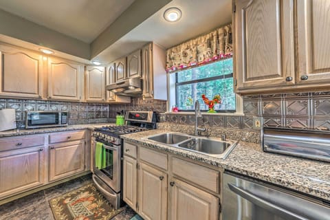 House (5 Bedrooms) | Interior