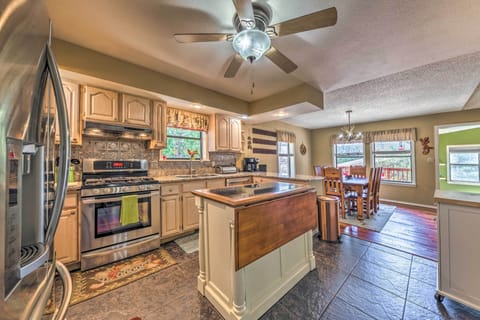 House (5 Bedrooms) | Interior