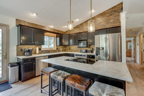 House (4 Bedrooms) | Interior