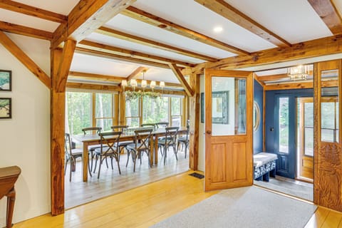 House (6 Bedrooms) | Interior