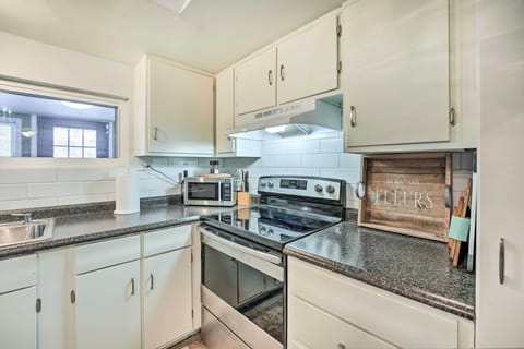 House (5 Bedrooms) | Interior