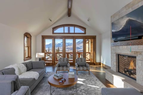 Apartment (4 Bedrooms) | Front of property