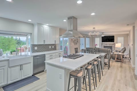 House (6 Bedrooms) | Interior