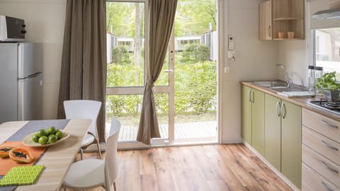 Mobile Home (Leisure) (4 Adults + 2 Children) | Living area | Table tennis