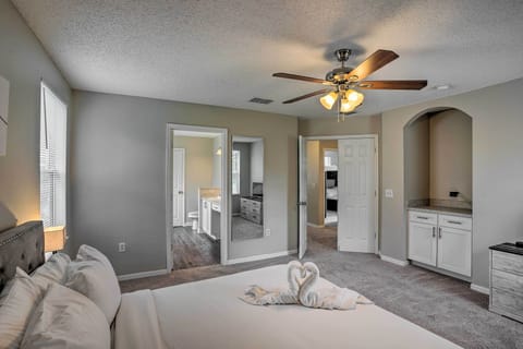 House (4 Bedrooms) | Interior