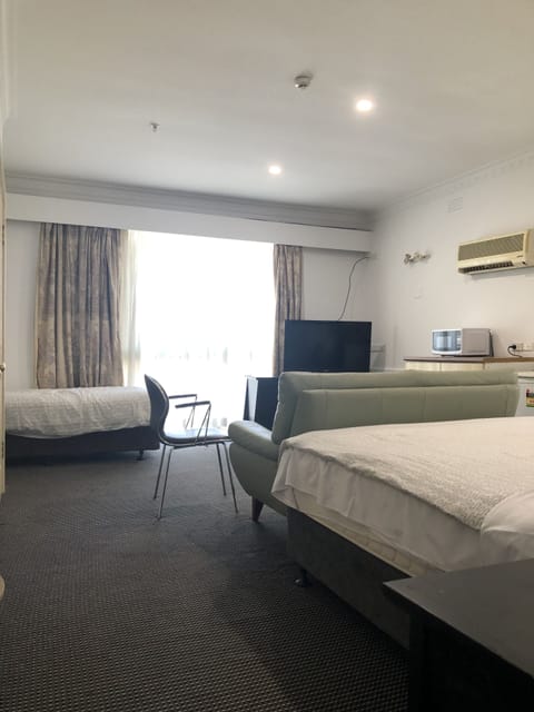 Economy Twin Room | Desk, iron/ironing board, free WiFi, bed sheets
