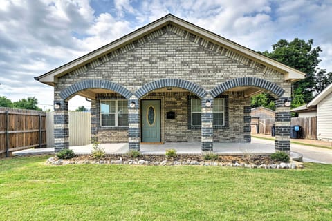 House (4 Bedrooms) | Front of property