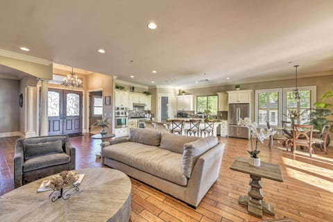 House (5 Bedrooms) | Interior