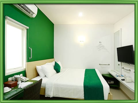 Deluxe Room | In-room safe, desk, free WiFi, bed sheets