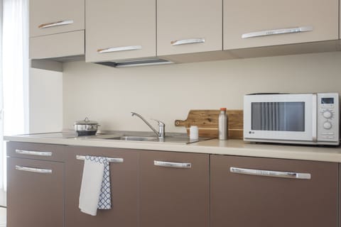 Apartment, 1 Bedroom (2 adults) | Private kitchen | Fridge, microwave, stovetop, dishwasher