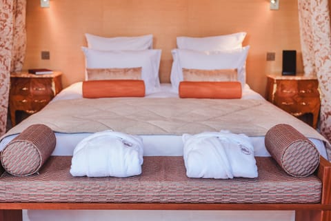 Deluxe Suite | Premium bedding, down comforters, in-room safe, individually decorated