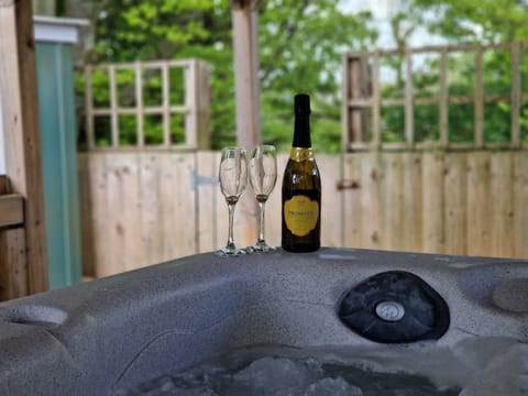 Cottage | Property grounds