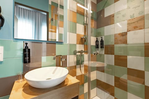 Shower, eco-friendly toiletries, hair dryer, towels