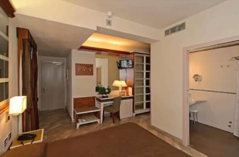 In-room safe, desk, free WiFi, bed sheets