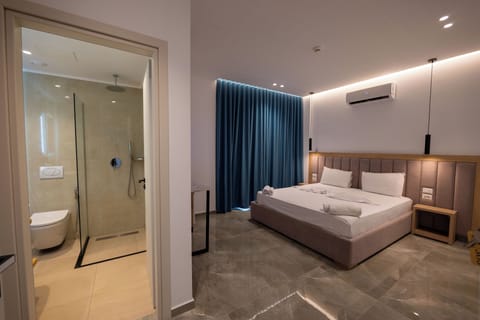 Deluxe Double Room, Pool View | Soundproofing, free WiFi, bed sheets, wheelchair access