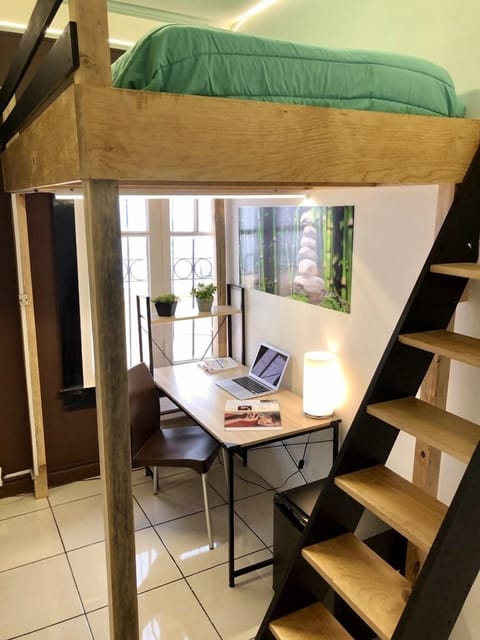 Single Room | Down comforters, free WiFi, bed sheets