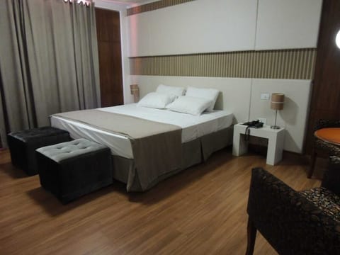 Suite | In-room safe, desk, laptop workspace, iron/ironing board