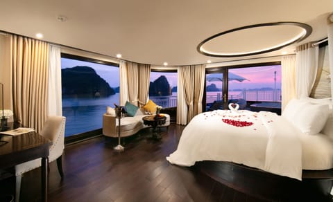 Presidential Suite, 1 King Bed, Private Pool | Minibar, in-room safe, desk, soundproofing