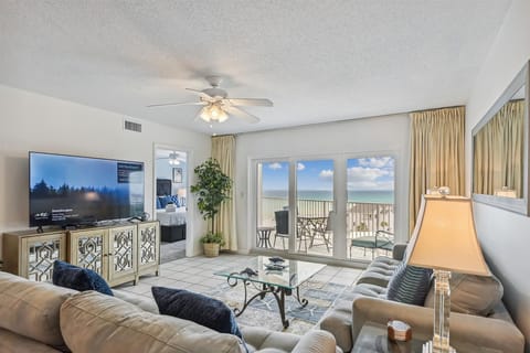 Condo, 2 Bedrooms | Living area