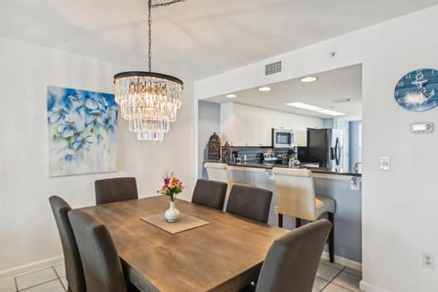 Condo, 2 Bedrooms | Dining