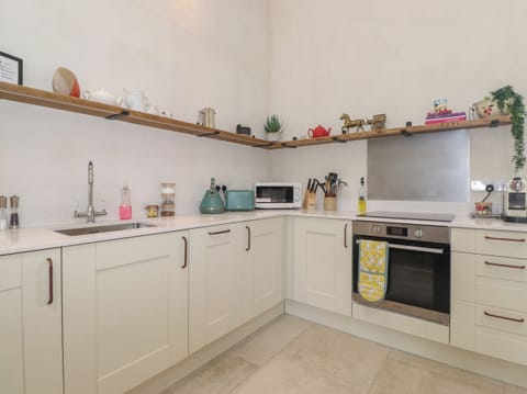 Dishwasher, cookware/dishes/utensils