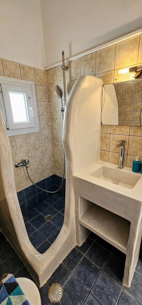 Shower, hydromassage showerhead, hair dryer, towels