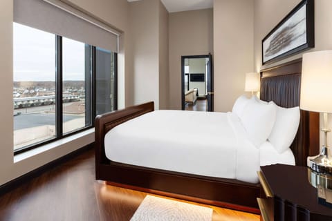 Minibar, desk, laptop workspace, free cribs/infant beds