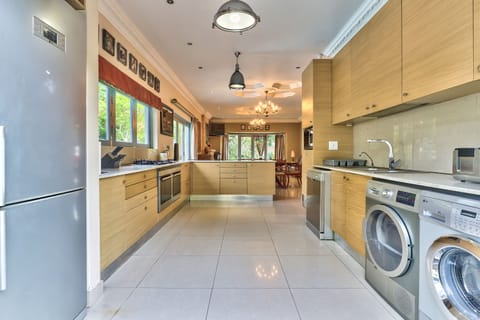 Coffee/tea maker, electric kettle