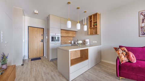 Studio Suite (1314) | Private kitchenette | Fridge, stovetop, electric kettle, cookware/dishes/utensils