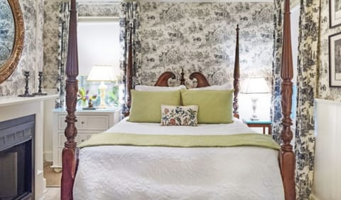 Room | Individually decorated, individually furnished, iron/ironing board