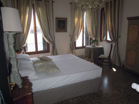 Junior Suite, Private Bathroom, Canal View | Minibar, in-room safe, soundproofing, free WiFi