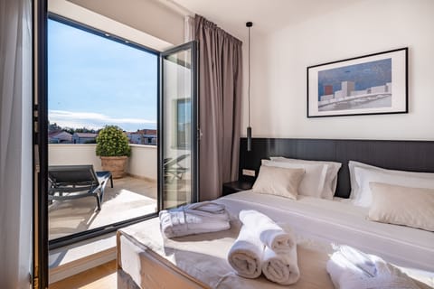 Deluxe Suite (Adria) | 1 bedroom, minibar, in-room safe, desk