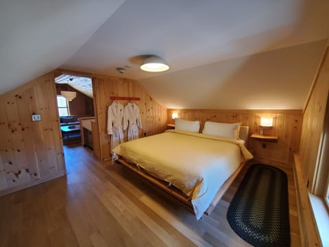 Deluxe Suite | Egyptian cotton sheets, premium bedding, memory foam beds, minibar