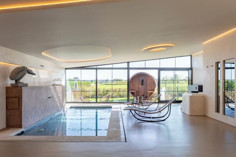 Sauna, hot tub, steam room