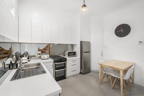Family Apartment | Private kitchen | Full-size fridge, microwave, oven, stovetop