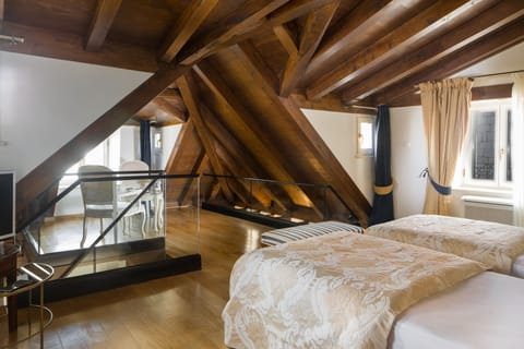 Family Duplex, City View (2nd Floor ) | Egyptian cotton sheets, premium bedding, minibar, in-room safe