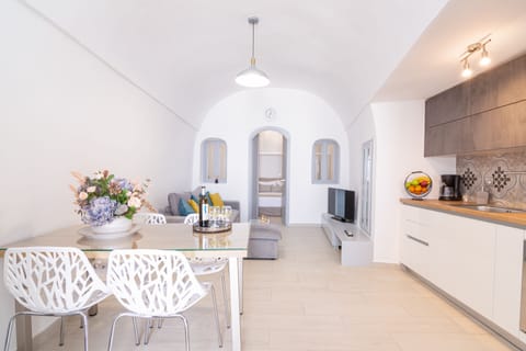 House | Living area | 46-inch Smart TV with satellite channels, TV