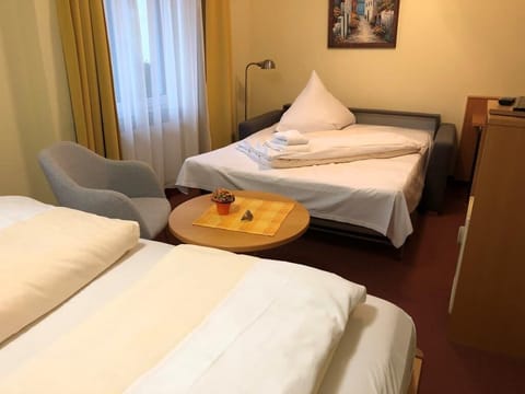 Grand Double Room | Hypo-allergenic bedding, soundproofing, free WiFi, bed sheets
