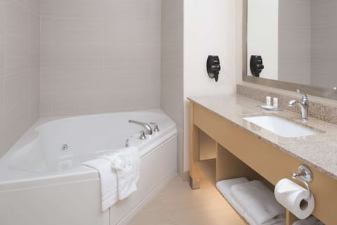 Deluxe Room, 1 King Bed, Non Smoking | Premium bedding, desk, laptop workspace, blackout drapes