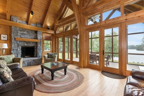 Golden Eagle | Living area